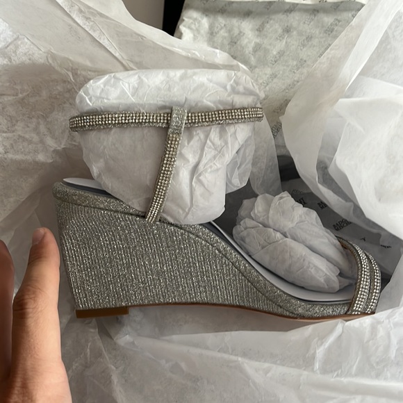 $225 Badgley Mischka Size 6 Unity Wedge Heel Sandal Shoe NWB - Picture 8 of 12